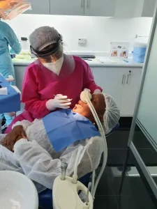 Tratamiento dental con sedación consciente por óxido nitroso — The Dental Clinic Lima