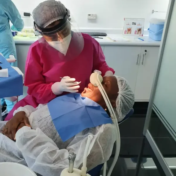 Tratamiento dental con sedación consciente por óxido nitroso — The Dental Clinic Lima